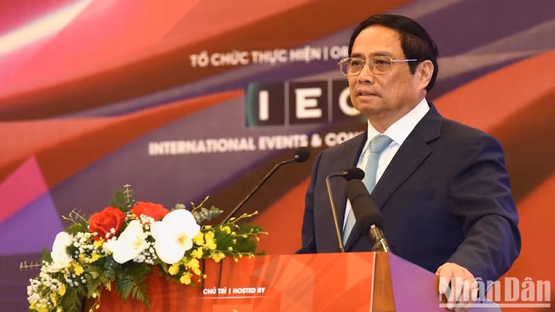 范明正总理在论坛上发表重要讲话。（陈海 摄）