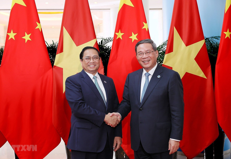 越南政府总理范明正与中国国务院总理李强。（图片来源：越通社）