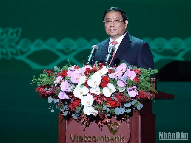 范明正总理在会上发表讲话。