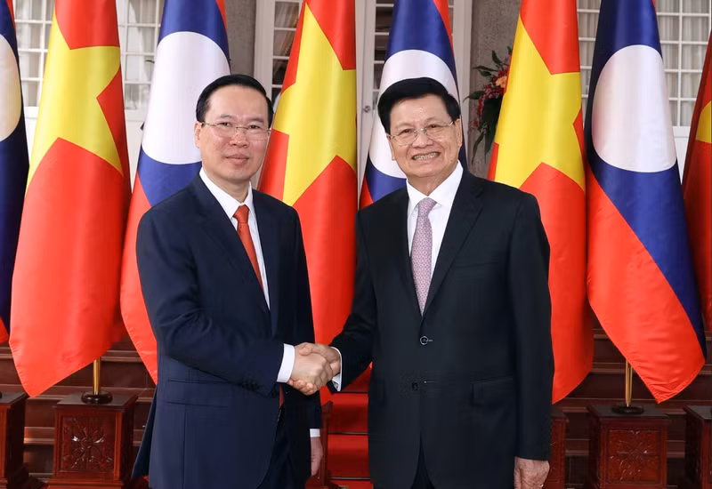 越南国家主席武文赏与老挝人民革命党中央委员会总书记、老挝人民民主共和国主席通伦·西苏里。