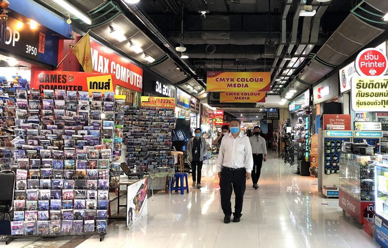 附图。