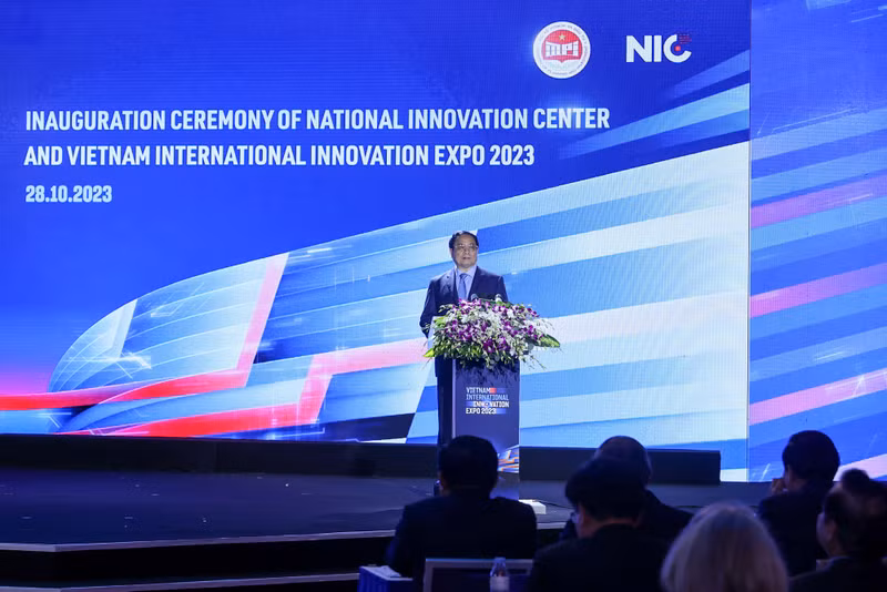 越南政府总理范明正发表讲话。（图片来源：VGP）