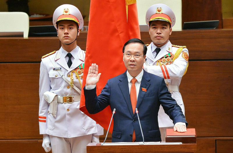 越南国家主席武文赏宣誓就职。