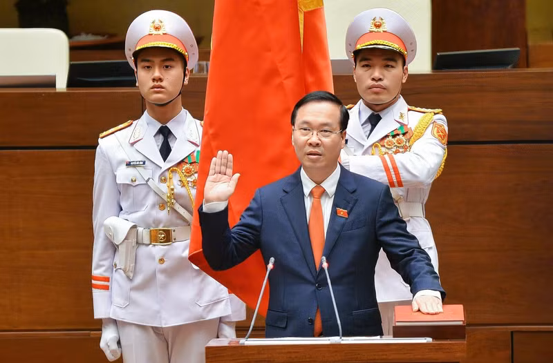 越南国家主席武文赏宣誓就职。