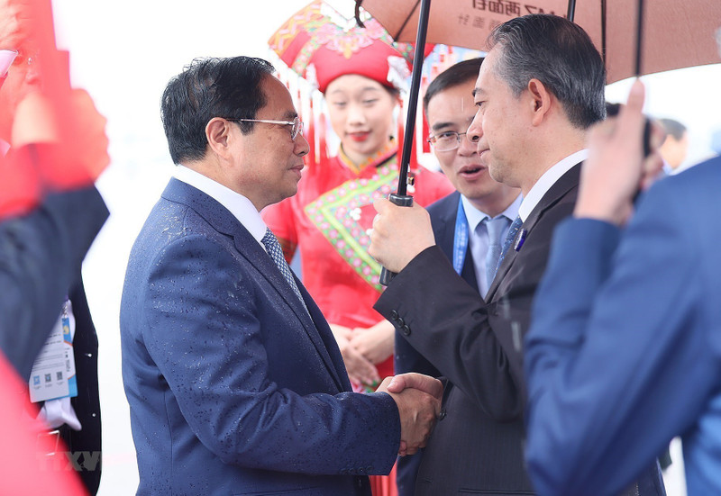 越南政府总理范明正抵达南宁 开始出席第20届东博会和峰会之行。（图片来源：越通社）