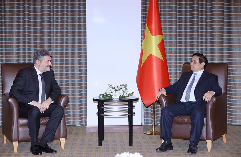 范明正总理与哈亚特控股集团领导人。（图片来源：VGP）