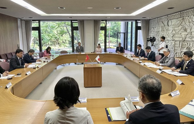 座谈会场景。（图片来源：越通社）