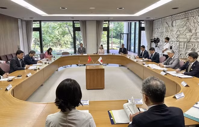 座谈会场景。（图片来源：越通社）