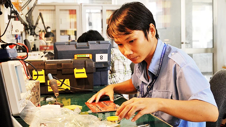 各所学校关心为半导体技术行业培养高科技人力资源。