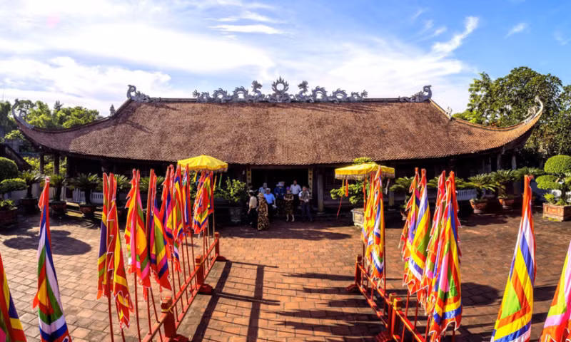 芒街市的茶古祠堂建筑艺术遗迹。