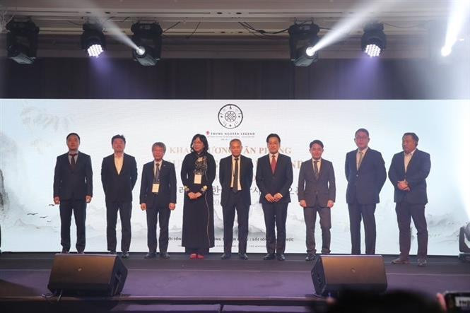 越南中原传奇集团设在韩国首都首尔的代表处揭牌成立仪式。（图片来源：越通社）