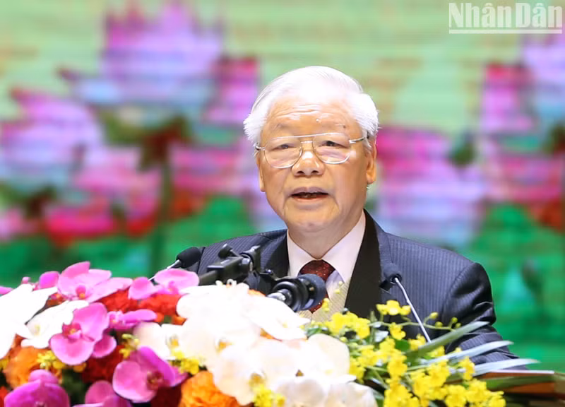 阮富仲总书记在纪念典礼上发表讲话。