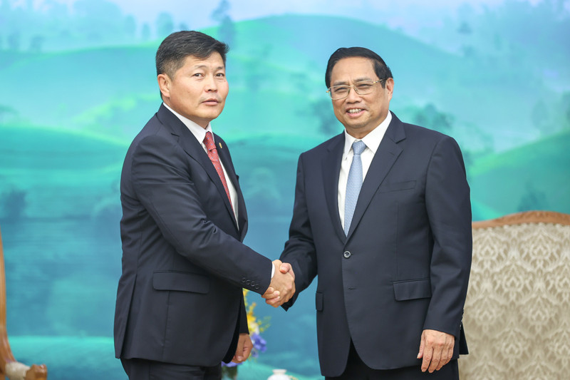 越南政府总理范明正会见蒙古国法律内务部长尼亚木巴特尔。（图片来源：VGP）