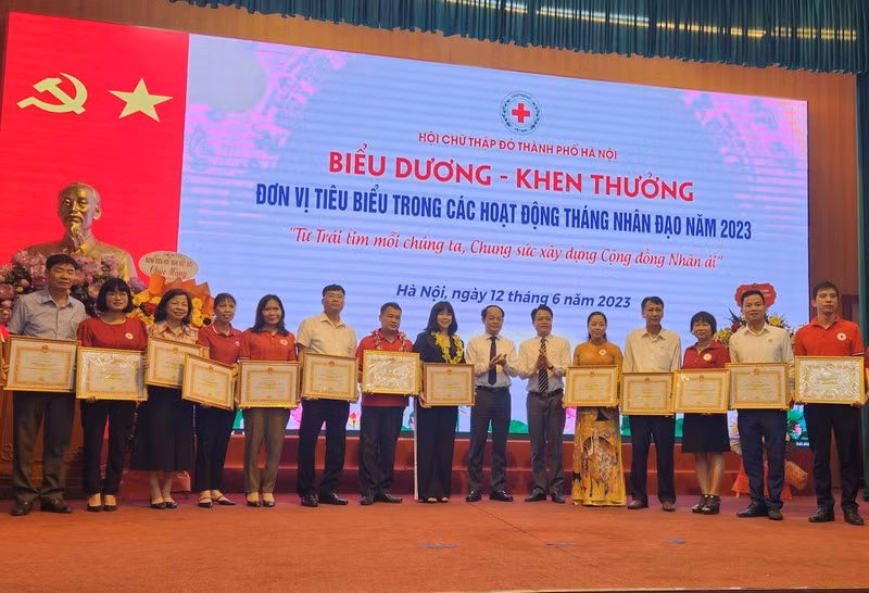 河内隆重举行无偿献血表彰大会 