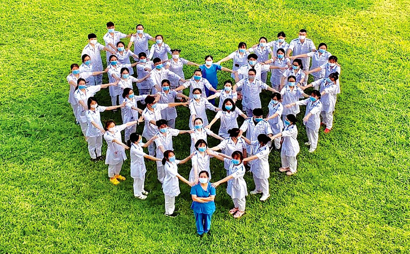 防疫一线医护人员一直保持积极的精神状态。