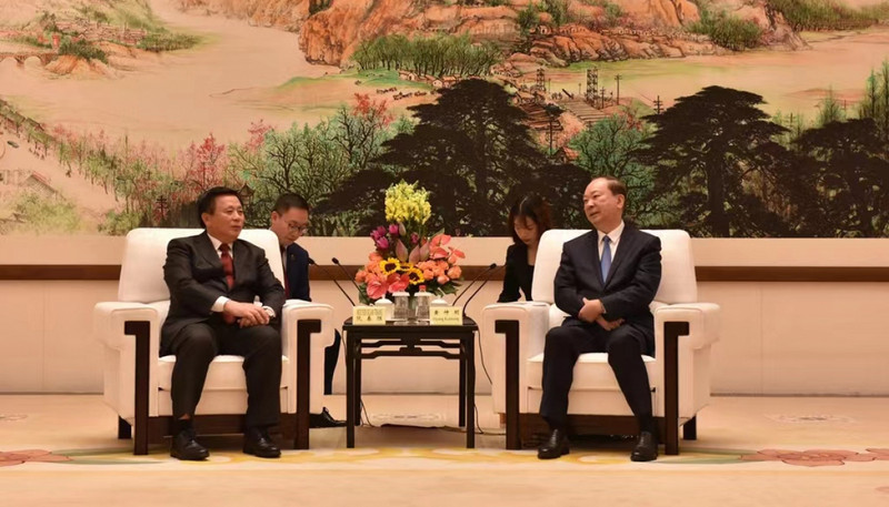 阮春胜同志会见中共中央政治局委员、广东省委书记黄坤明。（图片来源：越通社）