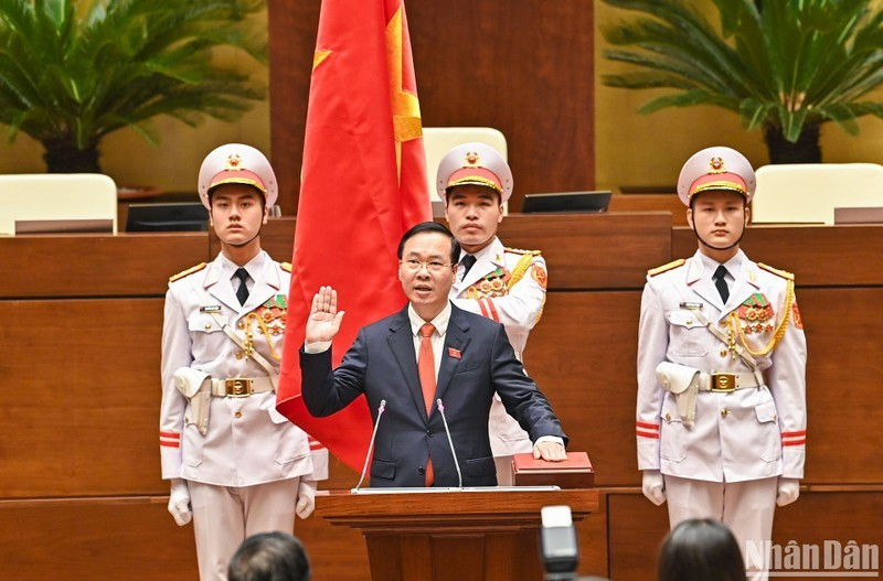 国家主席武文赏宣誓就职。
