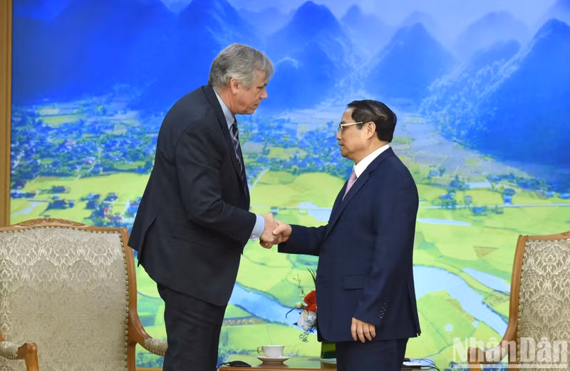 范明正总理欢送参议员杰夫·默克利。