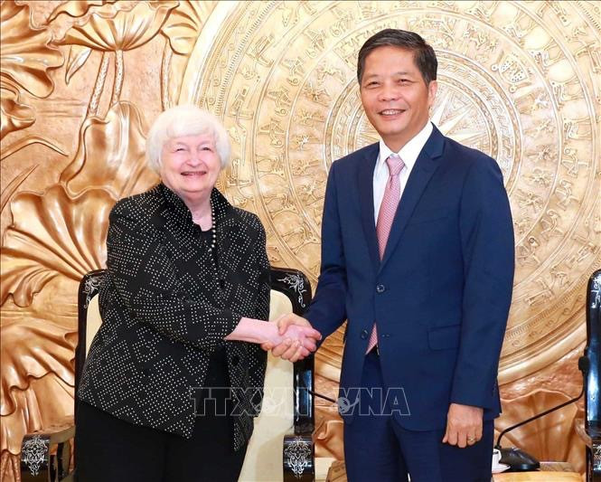 美国财政部长：希望进一步深化越美经贸投资关系 