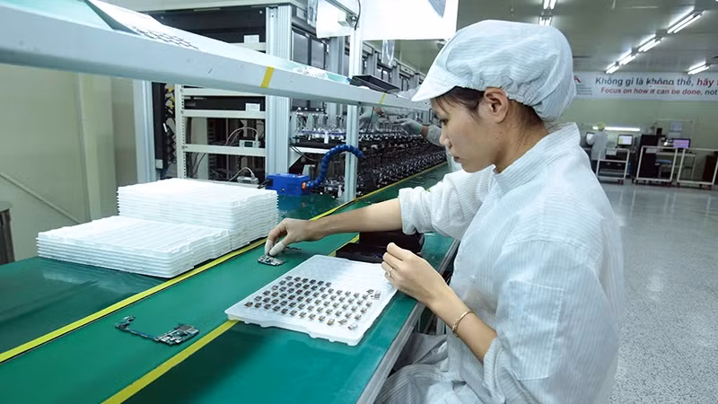 兴安省4P有限公司工厂的电子线路板生产线。