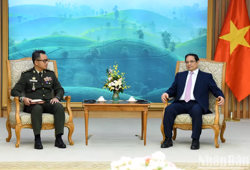 越南政府总理范明正会见柬埔寨副首相兼国防大臣迪西哈。