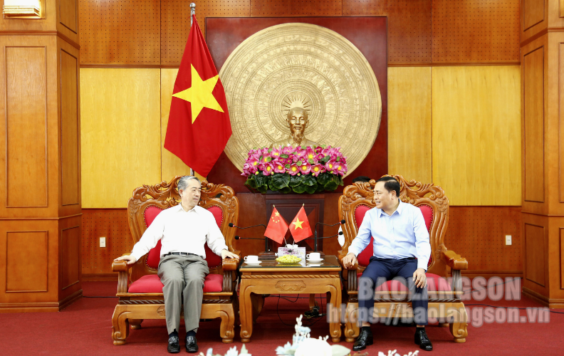 谅山省人民委员会主席胡进绍会见中华人民共和国驻越南特命全权大使熊波。（图片来源：谅山报）