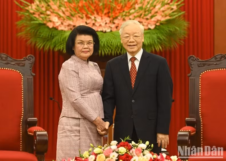 越共中央总书记阮富仲和柬埔寨王国国会主席昆索达莉。