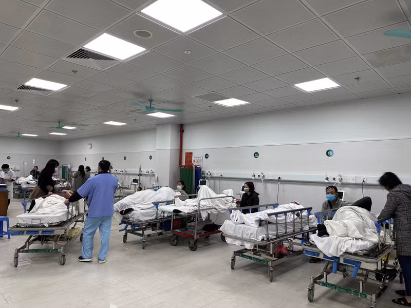 控制疫情在医院中扩散蔓延。