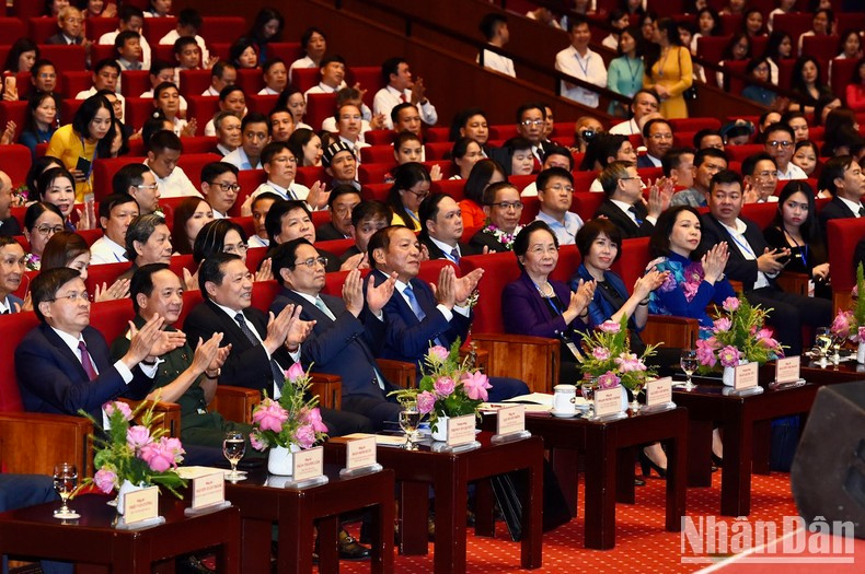 出席2023年全国文化先进工作者表彰大会的代表。