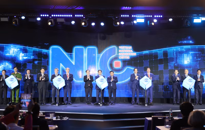 越南政府总理范明正出席河内和乐高科技园区的国家创新中心新基地落成典礼。