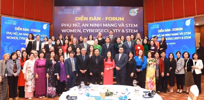 与会代表合影。（图片来源：越通社）