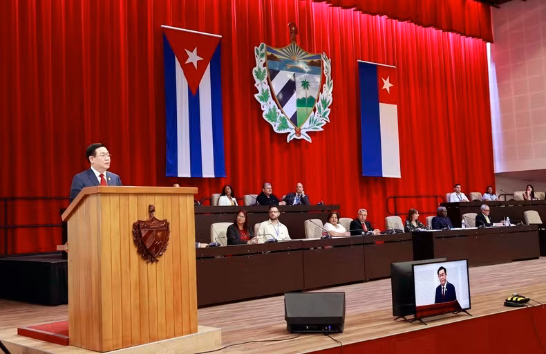 越南国会主席王廷惠在古巴第十届全国人大特别会议上发表讲话。 越南国会主席王廷惠在古巴第十届全国人大特别会议上发表讲话。