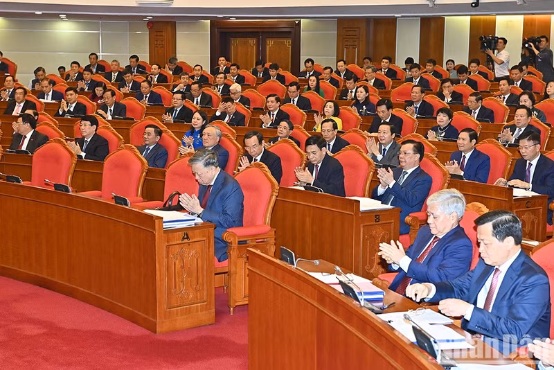 党、国家领导人和各位代表出席会议。