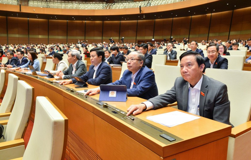各位国会代表进行表决。