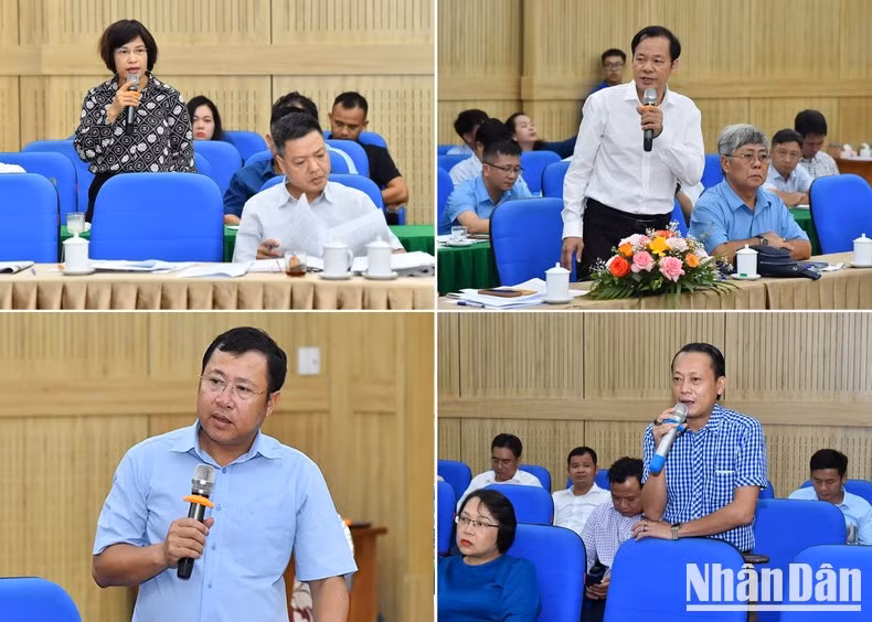 常设机构领导,常驻各省市记者在会议上发表讲话。 常设机构领导,常驻各省市记者在会议上发表讲话。