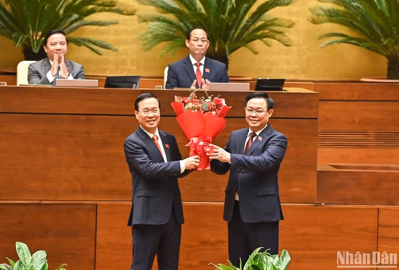 国会主席王廷惠祝贺国家主席武文赏。