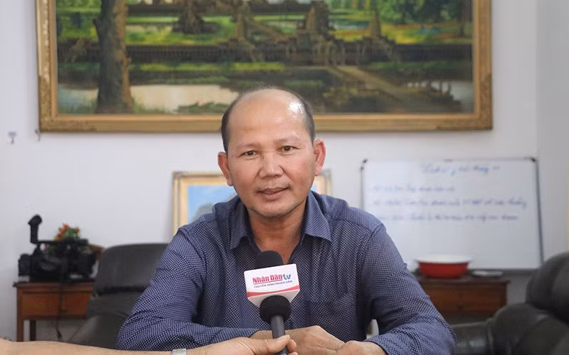 柬埔寨皇家翰林院国际关系研究所亚非与中东事务研究司副司长 乌奇 · 莱昂。