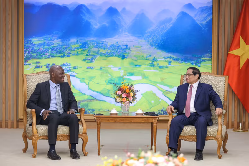 范明正总理会见国际劳工组织总干事吉尔伯特·洪博。（图片来源：VGP）