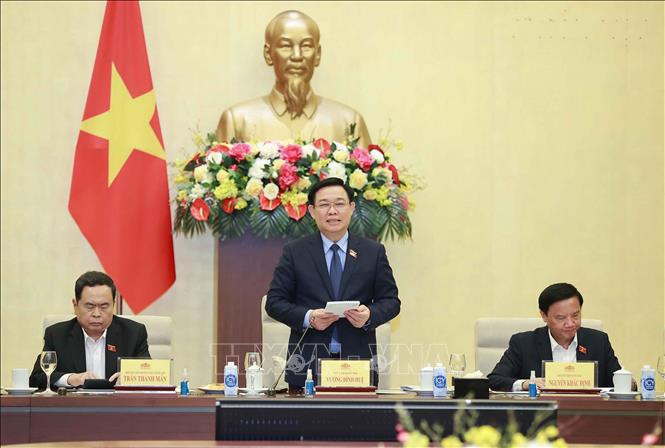国会主席王廷惠主持召开会议。（图片来源：越通社）