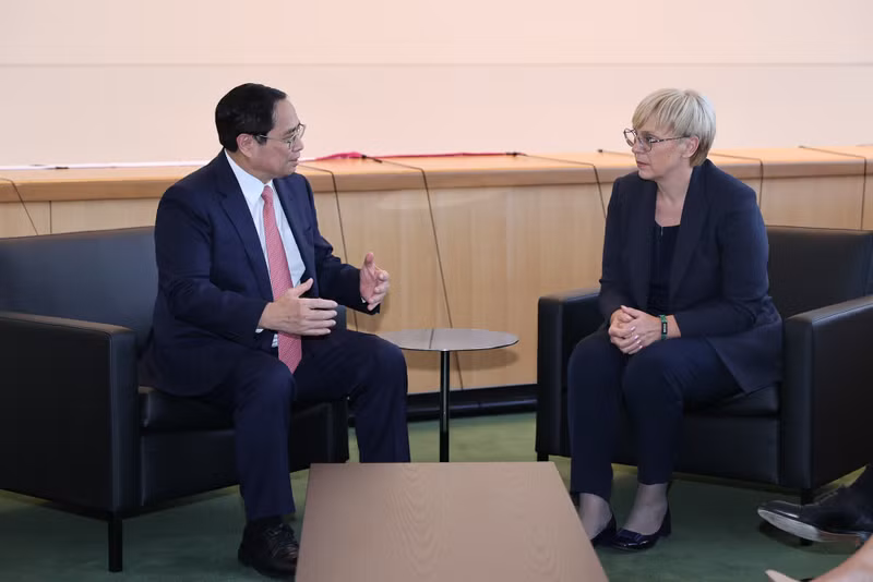 越南政府总理范明正会见斯洛文尼亚总统娜塔莎·皮尔茨·穆萨尔。（图片来源：VGP）