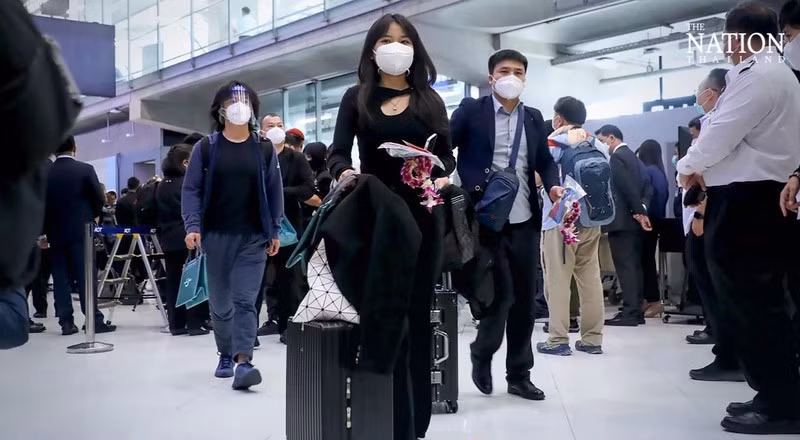 在泰国素万那普机场的中国游客。（图片来源： The Nation）