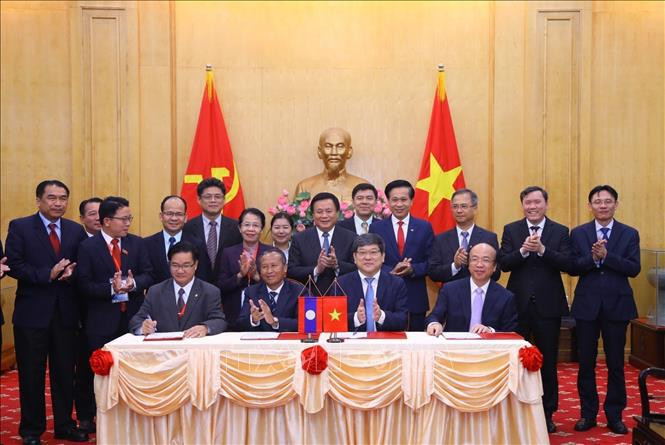 越老四方科学合作协议签字仪式。（图片来源：越通社）