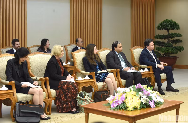 美国贸易代表团团员。