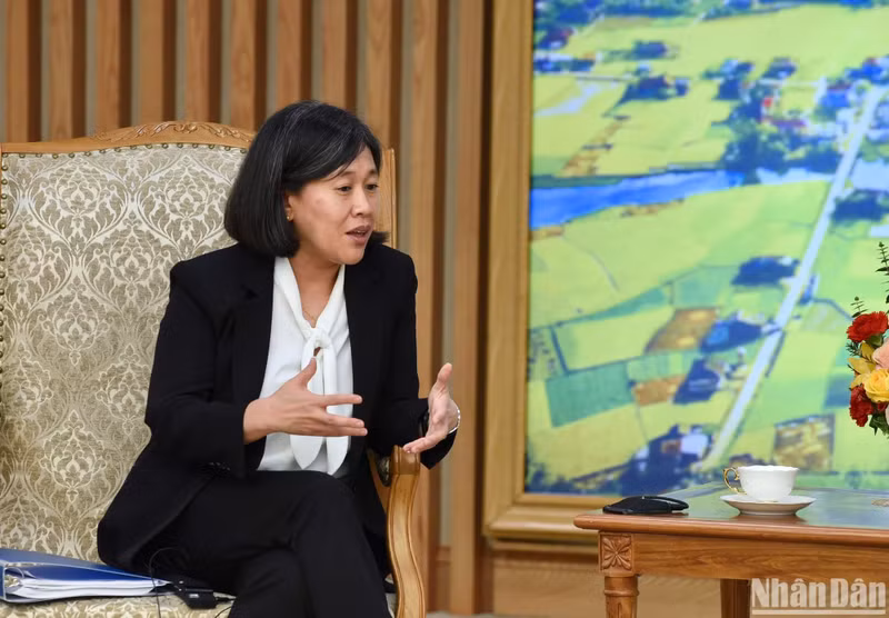 美国贸易代表凯瑟琳·泰在会见中发表讲话。