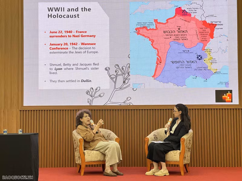 贝蒂·埃佩尔女士（左）——犹太人大屠杀中的幸存者接讲述她自身经历的故事。（图片来源：国际报）