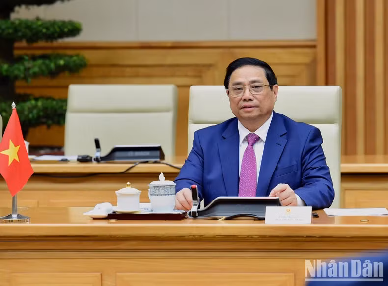 范明正总理在会谈中发表讲话。 范明正总理在会谈中发表讲话。