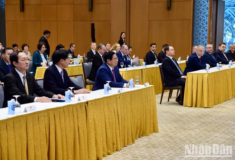 与会代表。