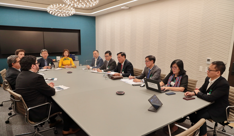 由越南卫生部副部长杜春宣率领的卫生部代表团走访了纽约辉瑞集团总部。