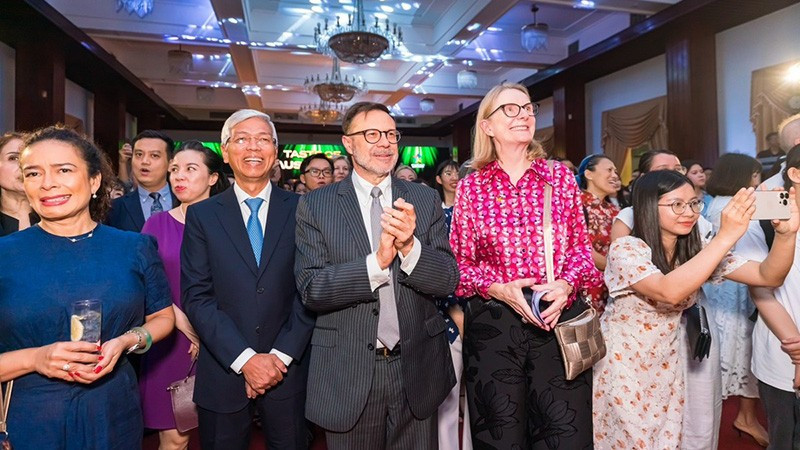 与会代表。