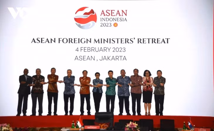 各代表出席会议合影。